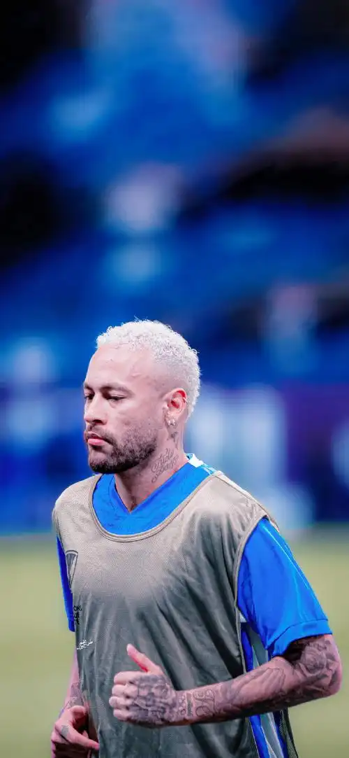 的左脚中卫 的左脚中卫