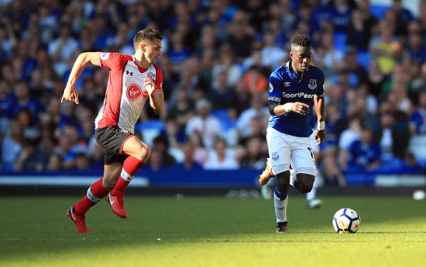 足球战术中 足球战术中